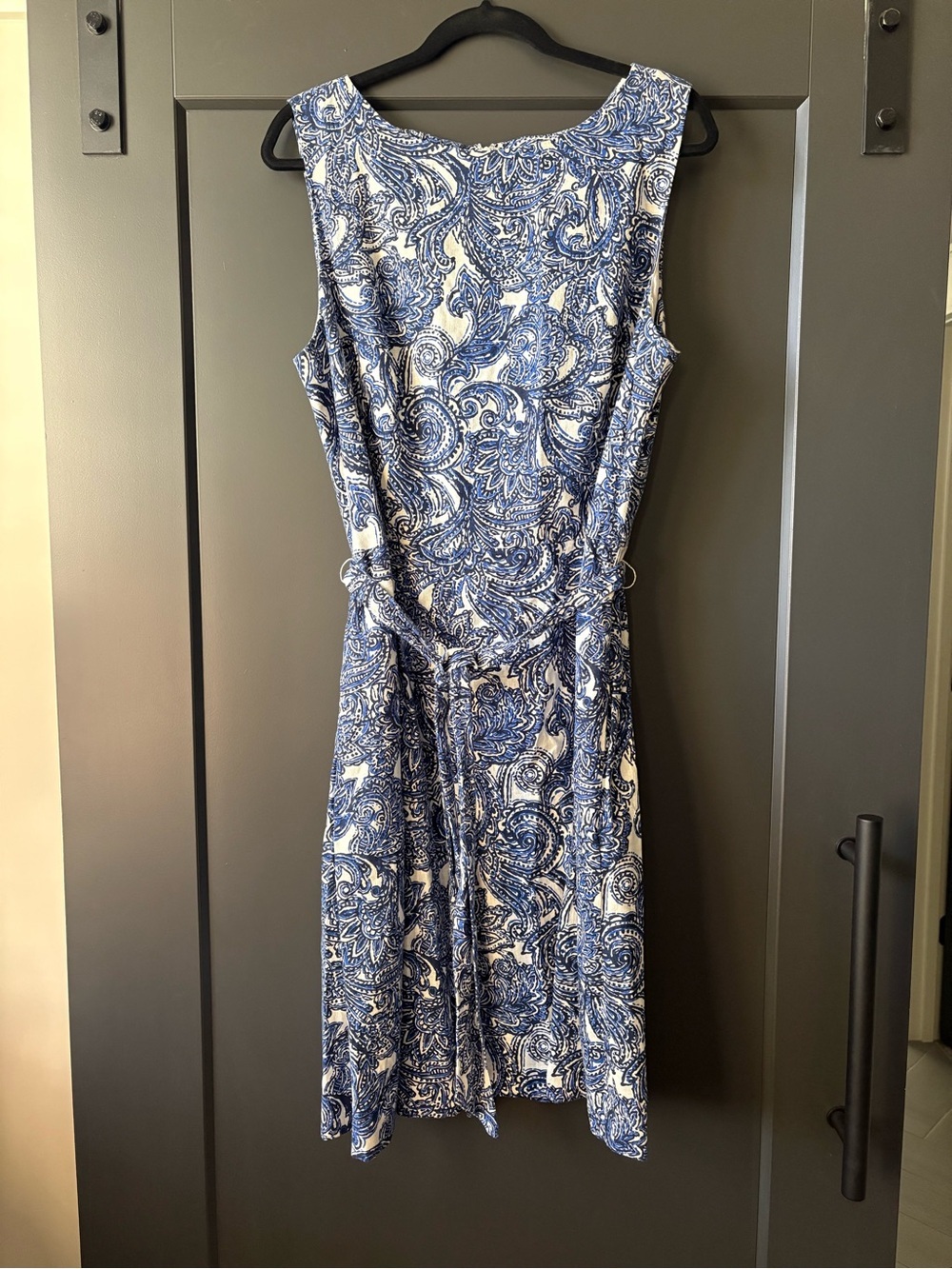Anne Klein Blue and White Paisley Sleeveless Midi Dress with Tie Belt